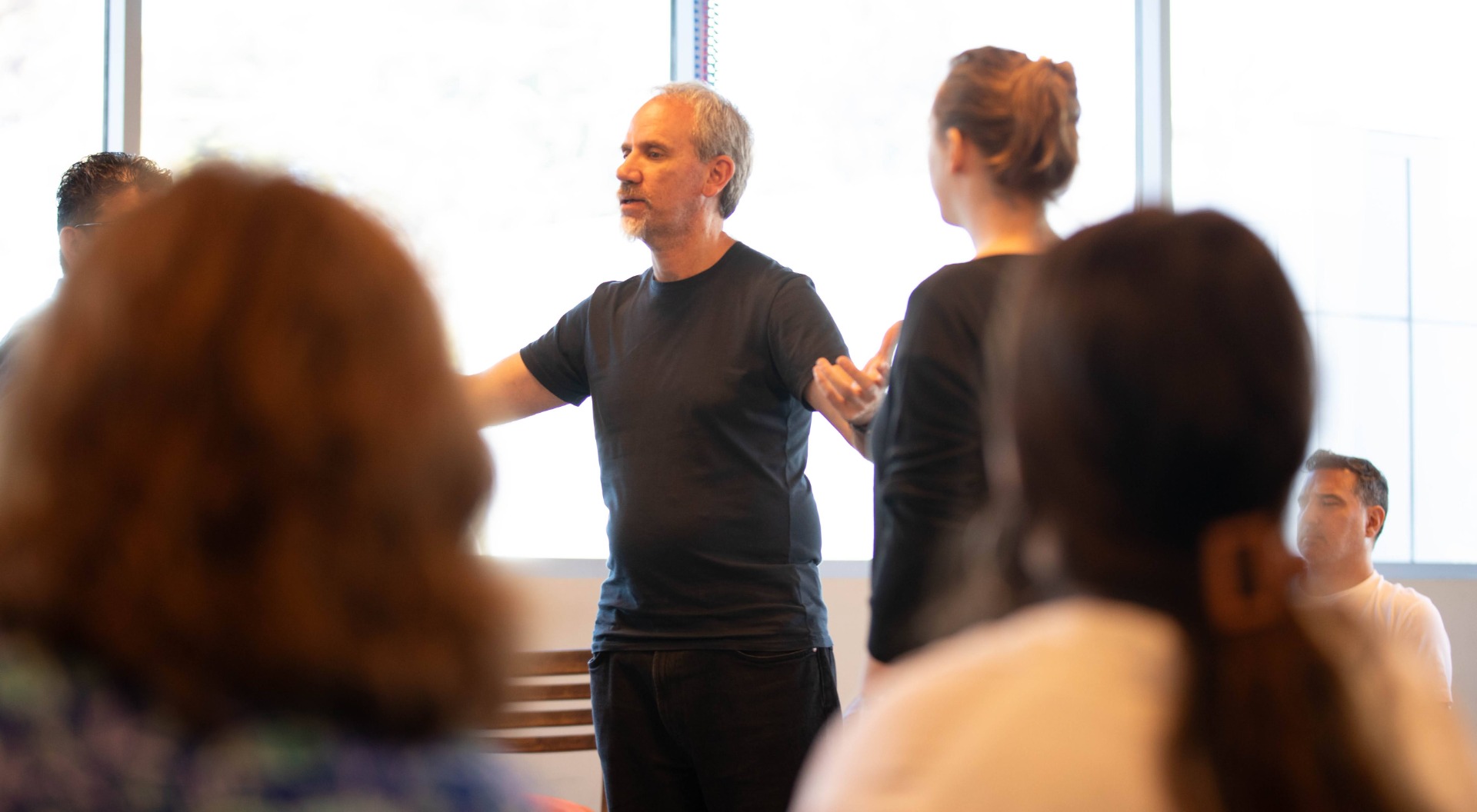 Mauricio Weintraub coordinando un Taller de Escenas Matrices en Los Ángeles (EEUU) - 2024